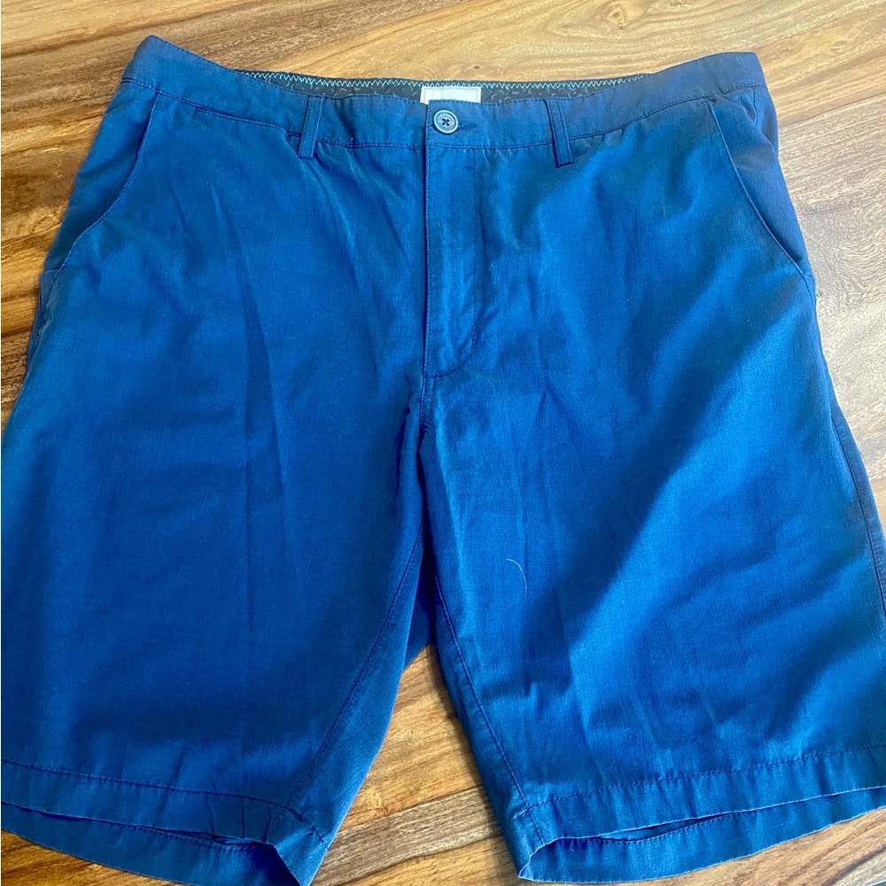 Size 38, 7 Diamonds Performance Shorts